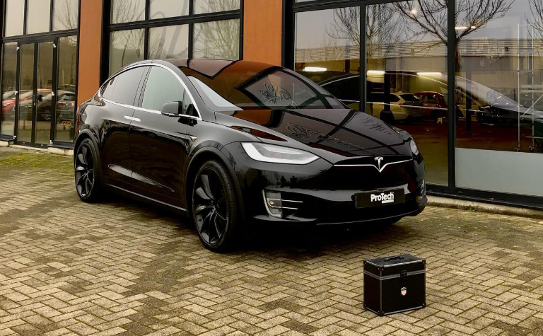 Tesla Model X 1